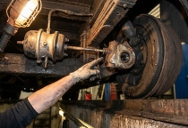 Dấu Hiệu Bàn Tay Thắng Bị Hỏng & Cách Bảo Dưỡng Để Kéo Dài Tuổi Thọ