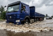 Tại Sao Xe Tải Cần Thay Dầu Cầu, Dầu Số Ngay Sau Khi Lội Nước Sâu?