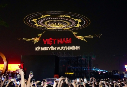 10,500 Drone Tham Gia Tổng Duyệt Trình Diễn Chào Mừng Đại Lễ 30/4 ; concert quốc gia