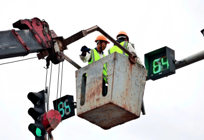 Đèn Giao Thông Hà Nội Sắp 'Thông Minh' Hơn: AI Tự Điều Chỉnh Theo Lượng Xe Thực Tế.