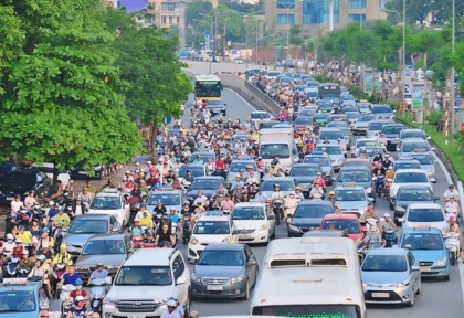 Đề Xuất Thu Hẹp Làn Đường Đô Thị: Lợi Ích Chung và Nỗi Lo Của Xe Tải, Xe Buýt.